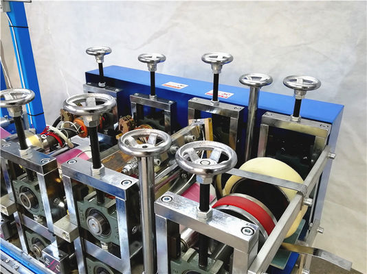 Máquina para hacer cubiertas de zapatos de plástico desechables de doble capa