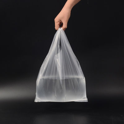 Bolsa de camiseta en la máquina de fabricación de rollos