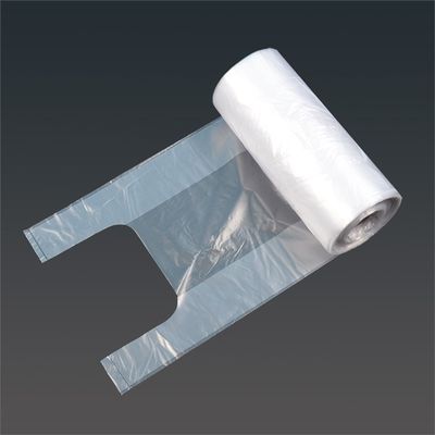 Bolsa de camiseta en la máquina de fabricación de rollos