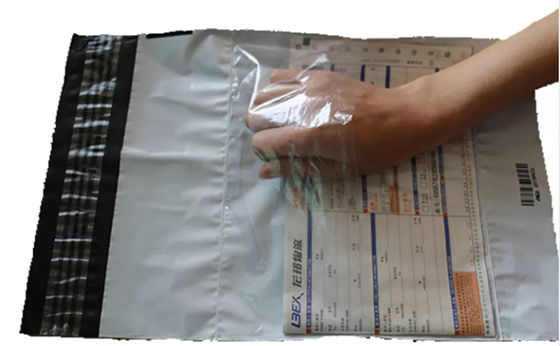 Máquina para hacer bolsillos de bolsas de mensajería con nota de envío